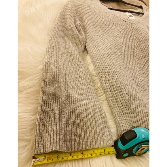 Gap grey sweater, bell sleeve NWT - Picture 4 of 4